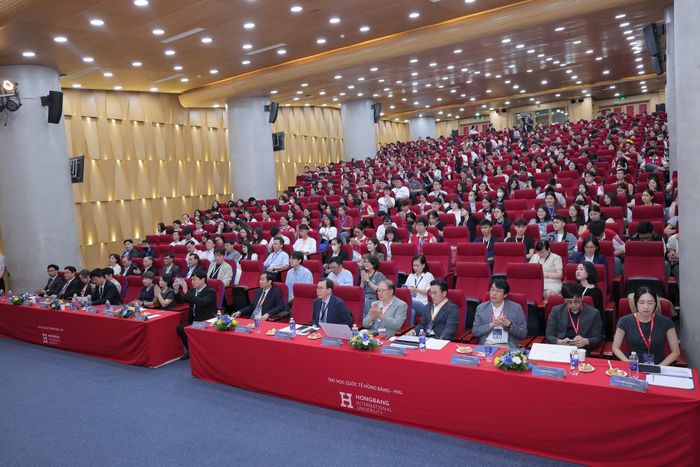 Hội nghị thu hút nhiều bác sĩ và đại biểu chuyên ngành làm đẹp đến tham dự..