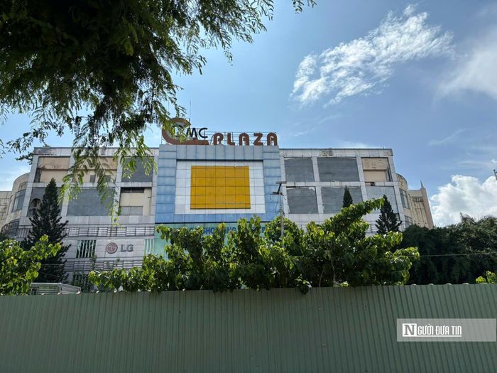 Khu đất này trước đây từng là Trung tâm thương mại CMC Plaza Lý Thường Kiệt. Công trình đã đóng cửa từ nhiều năm và đang chờ phương án sử dụng mới.
