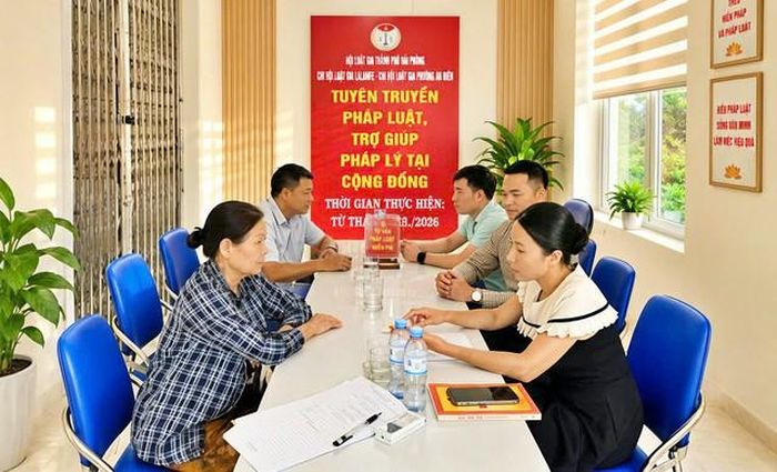 Người dân nếu các vướng mắc pháp lý tại chương trình tư vấn pháp luật miễn phí do UBND phường An Biên và Chi hội Luật gia La Haye (Hội Luật gia Tp.Hải Phòng) tổ chức hồi tháng 6/2026.