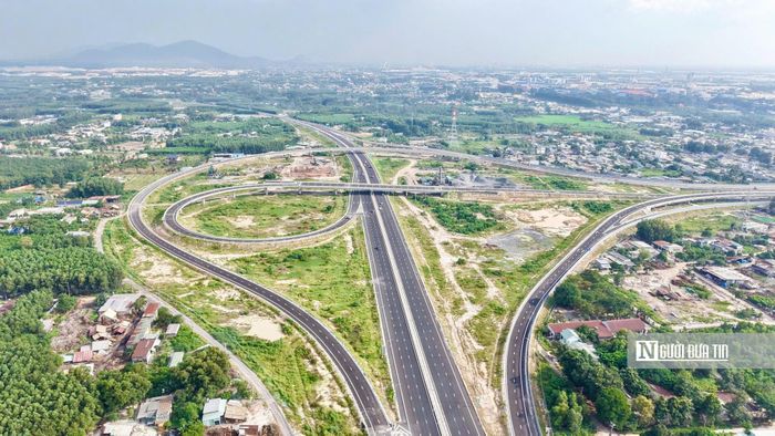 Lãnh đạo Tp.Đồng Nai và Tp.HCM thống nhất phối hợp triển khai phương án tổ chức giao thông, sớm kết nối các tuyến cao tốc trong khu vực.
