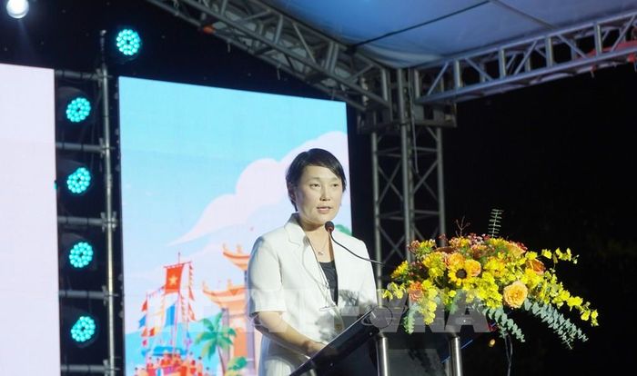 Bà Park Chan A, Bí thư thứ nhất Đại sứ quán Hàn Quốc tại Việt Nam, kiêm Giám đốc Trung tâm Văn hóa Hàn Quốc phát biểu tại chương trình. Ảnh: Văn Sĩ - TTXVN 