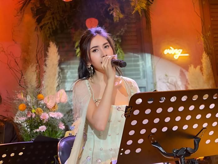 Rời xa âm nhạc quá lâu, Thủy Tiên ít nhiều bị chơi vơi khi muốn trở lại với thị trường hiện tại.