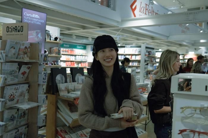 Suzy cập nhật hình ảnh trong chuyến đi đến Ý. Nữ nghệ sĩ để mặt mộc nhưng vẫn cuốn hút.