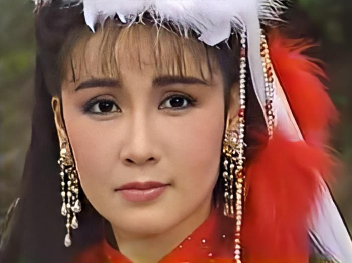 Sự kết hợp giữa nhan sắc, tình cảm và khả năng ứng xử khiến Mộng Cô trở thành một trong những mỹ nhân có màu sắc riêng trong thế giới Kim Dung.