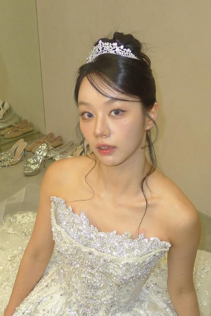 Loạt ảnh của nữ diễn viên nhanh chóng nhận được nhiều phản hồi tích cực từ người hâm mộ.
