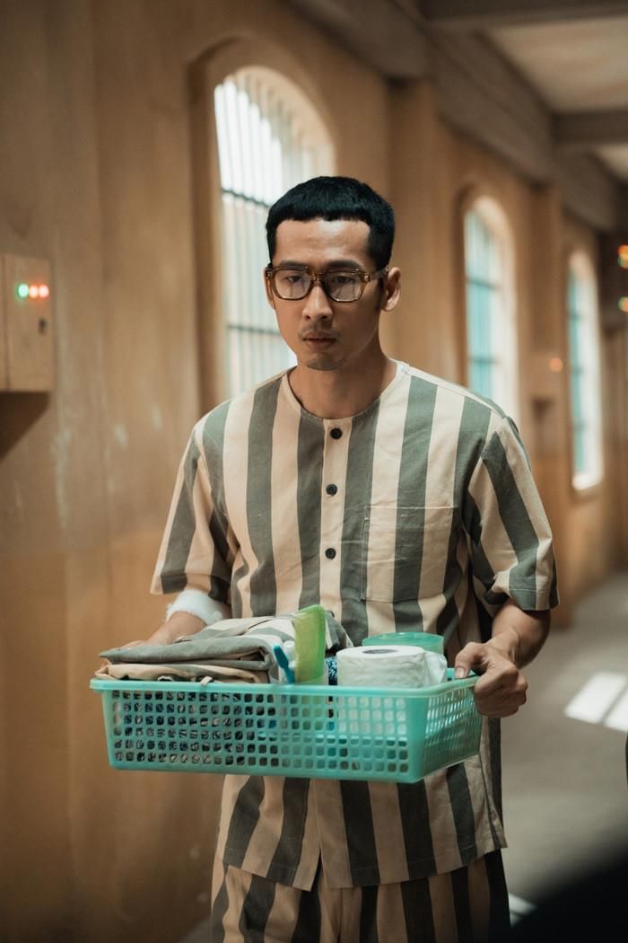 Tuấn Trần trong phim Trại Giam Hạnh Phúc .