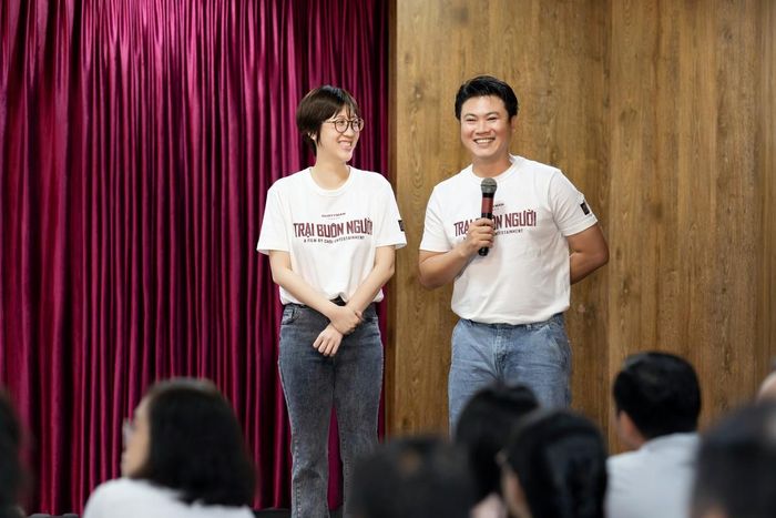 Biên kịch – Nhà sản xuất Mèo Bích Trang và chồng Đạo diễn Toni Dương Bảo Anh tại buổi giao lưu với khán giả