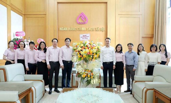 Trung ương Đoàn TNCS Hồ Chí Minh chúc mừng NHCSXH