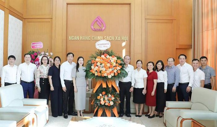 Trung ương Hội Nông dân Việt Nam chúc mừng NHCSXH