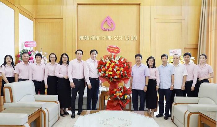 Trung ương Hội Cựu chiến binh Việt Nam chúc mừng NHCSXH