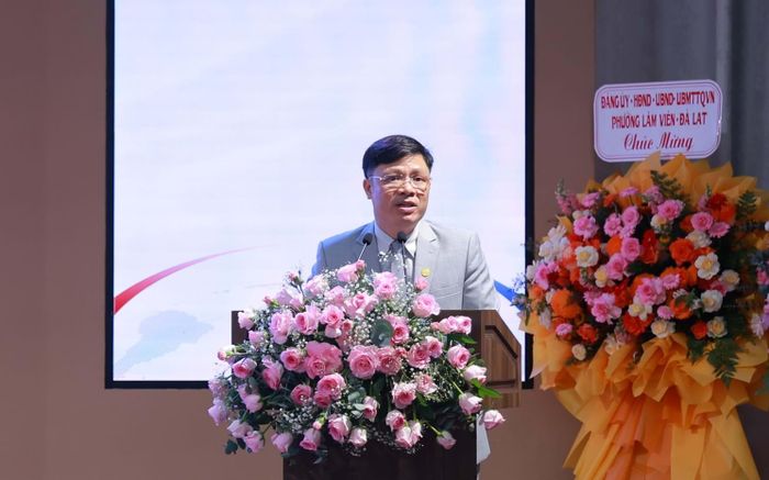 PGS-TS Phạm Đình Trung - Hiệu trưởng Trường Đại học Yersin Đà Lạt, phát biểu tại buổi lễ.