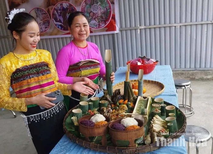 Những sản phẩm từ tre luồng được sử dụng trong mỗi bữa ăn của du khách.