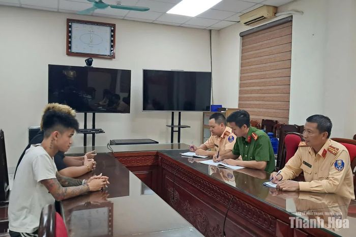 Lực lượng chức năng làm việc với các đối tượng.