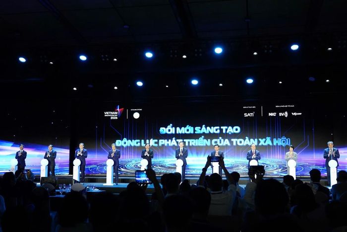 Các đại biểu thực hiện nghi thức phát động Ngày hội Đổi mới sáng tạo quốc gia năm 2026. Ảnh: MST.
