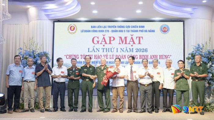 Ra mắt Thường trực Ban Liên lạc truyền thống Lữ đoàn Công binh 270 Quân khu 5 tại thành phố Đà Nẵng. Ảnh: HỒ QUÂN