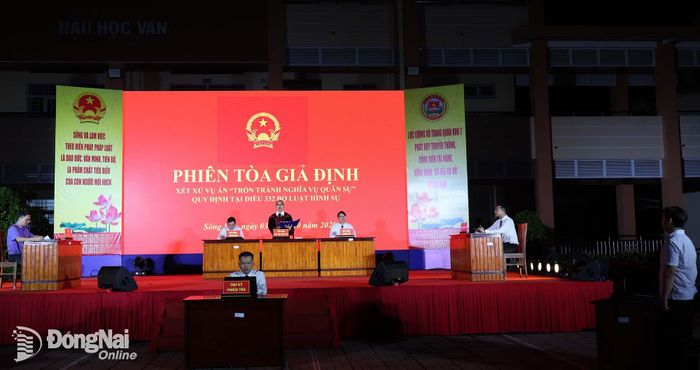 Tuyên truyền pháp luật thông qua phiên toà giả định trong chương trình. Ảnh: Nguyệt Hà