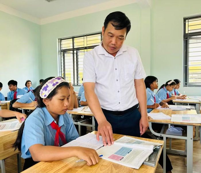 Học sinh Trường PTNT Tiểu học và THCS Ia Pnôn học tập trong những phòng học mới, được trang bị cơ sở vật chất đồng bộ. Ảnh: D.Đ
