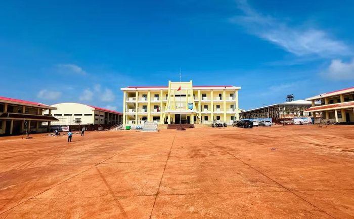 Trường PTNT Tiểu học và THCS Ia Nan được đầu tư xây dựng khang trang, đồng bộ, đáp ứng nhu cầu dạy và học. Ảnh: D.Đ