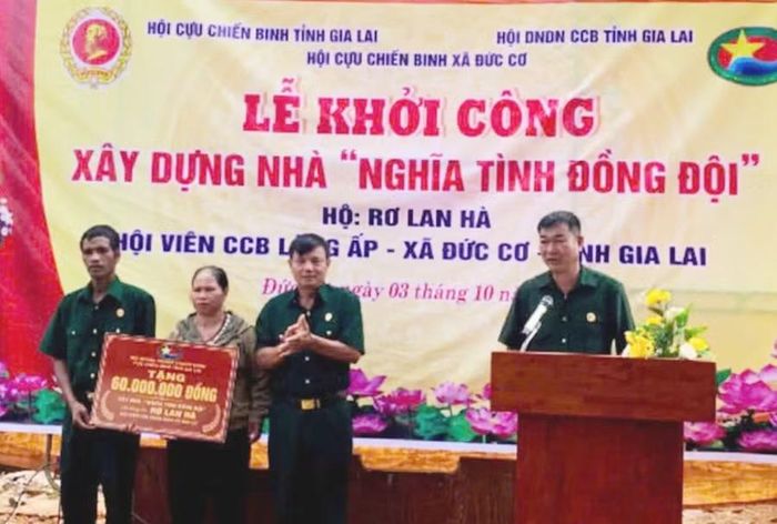 Lễ khởi công xây dựng “Nhà nghĩa tình đồng đội” cho hội viên Rơ Lan Hà. Ảnh: P.N