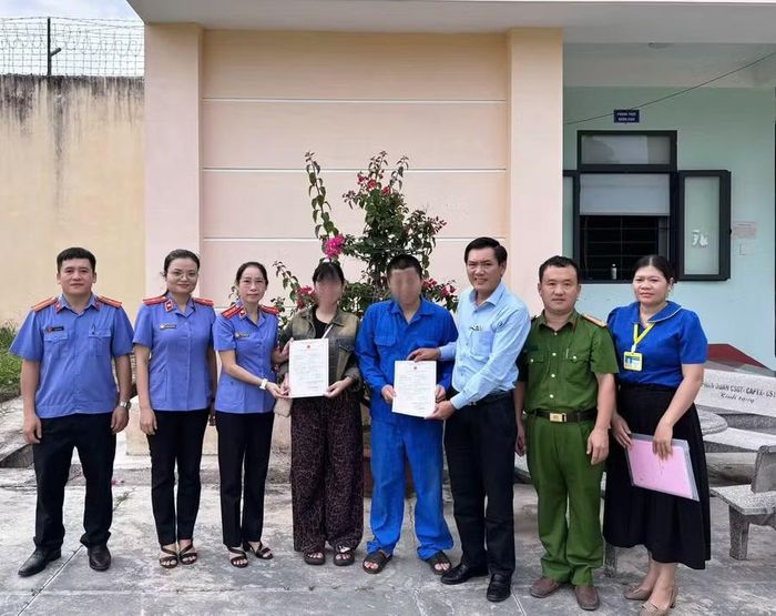 Các đơn vị đã đăng ký kết hôn cho vợ chồng chị T. Ảnh: ĐVCC