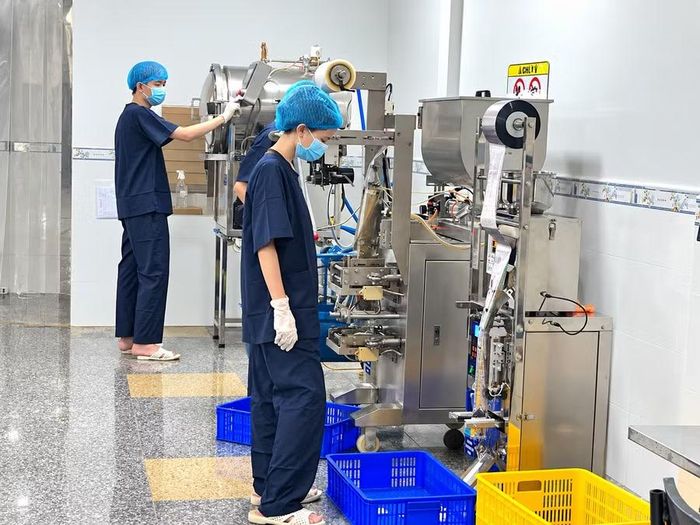 Hệ thống máy móc sản xuất bánh canh tại Công ty TNHH Sản xuất Thực phẩm Vĩnh Phú (phường Quy Nhơn Bắc). Ảnh: B.N