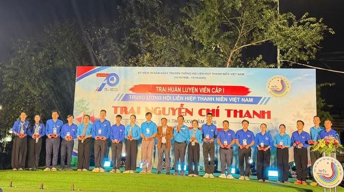  Các trại sinh được công nhận đạt chuẩn huấn luyện viên cấp I Trung ương Hội LHTN Việt Nam. Ảnh: ĐVCC 