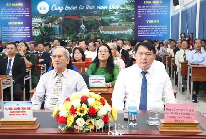 Đồng chí Lương Đức Hải và các đại biểu tham dự lễ kỷ niệm.