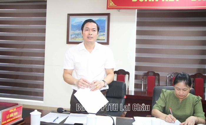 Đồng chí Nguyễn Đình Toán - Phó Trưởng Ban Tuyên giáo Tỉnh ủy báo cáo công tác chuẩn bị lễ trao giải và chấm thi. 