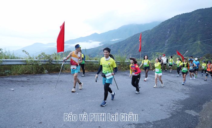 Các vận động viên tham gia chạy cự ly 22km.