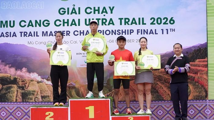 Các vận động viên đạt thành tích xuất sắc ở cự ly 12 km.