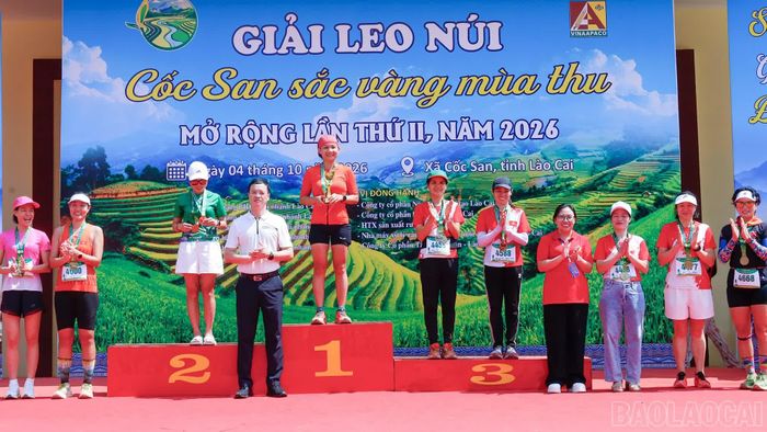 Ban tổ chức trao giải cho các vận động viên xuất sắc nội dung nữ Chuyên nghiệp trên 41 tuổi.