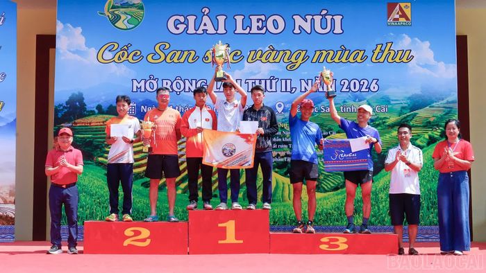 Ban tổ chức trao giải cho các vận động viên xuất sắc nội dung đồng đội nam Chuyên nghiệp từ 18 - 40 tuổi.