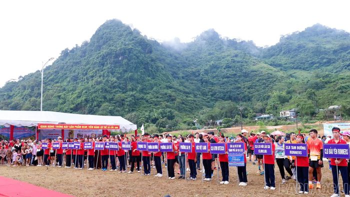 Giải leo núi “Cốc San - Sắc vàng mùa thu” mở rộng lần thứ II năm 2026 thu hút gần 700 vận động viên tham gia.