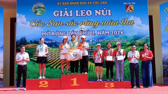 Ban tổ chức trao giải cho các vận động viên xuất sắc nội dung đồng đội nữ Chuyên nghiệp từ 18 - 40 tuổi.