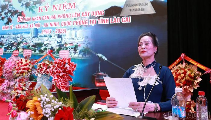 Đại biểu ôn lại những kỷ niệm về những ngày đầu từ Hải Phòng lên Lào Cai khai hoang, lập nghiệp.
