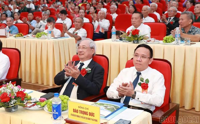 Lãnh đạo tỉnh Thái Nguyên, Lào Cai và các đại biểu dự Lễ kỷ niệm 65 năm Nhân dân Hải Phòng lên xây dựng quê hương Lào Cai.