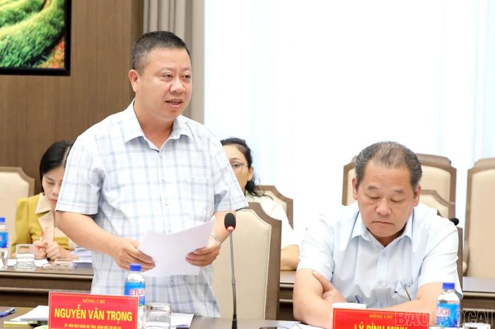 Các đại biểu phát biểu tại buổi làm việc.