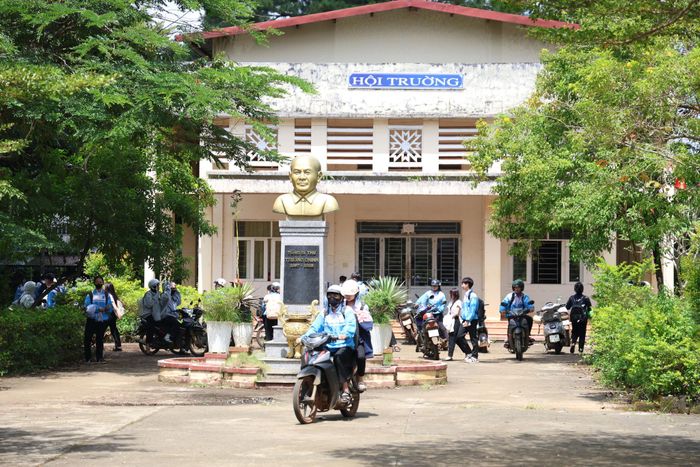 Trường THPT Phạm Văn Đồng (phân hiệu) đang khẩn trương xử lý vụ việc để ổn định tâm lý học sinh