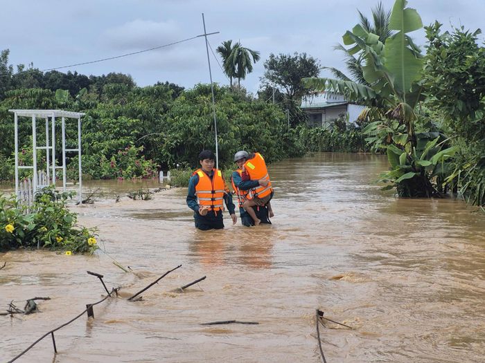 Sơ tán hơn 40 hộ dân đến nơi an toàn