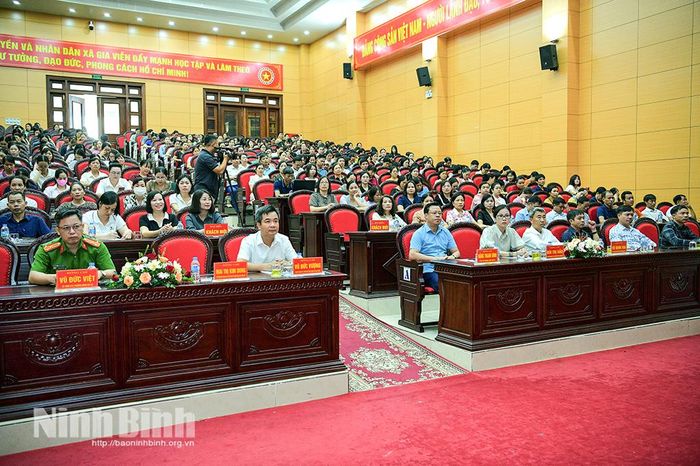 Đại biểu dự hội nghị đối thoại.