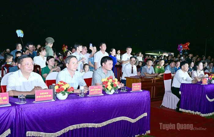 Phó Chủ tịch UBND tỉnh Đỗ Anh Tuấn dự chương trình.