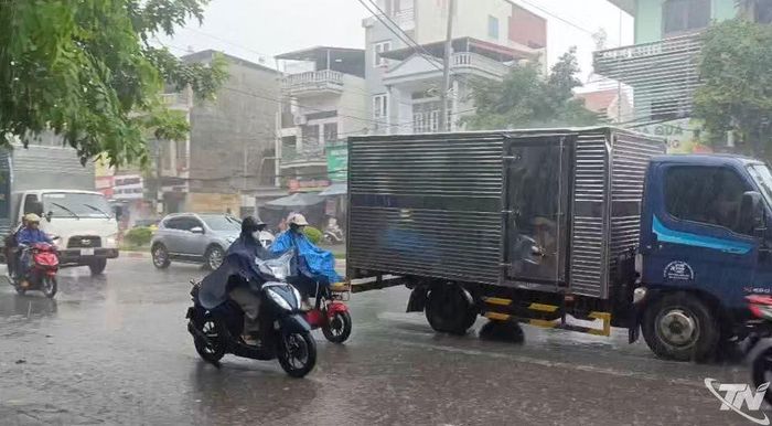 Người dân cảnh giác với dông, lốc, sét và mưa đá tại nhiều khu vực của Thái Nguyên. Ảnh minh hoạ.