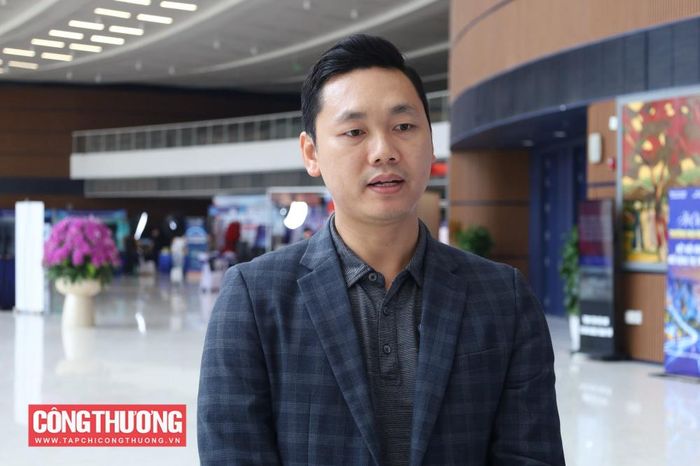 Ông Trần Văn Trọng - Phó Chủ tịch kiêm Tổng thư ký Hiệp hội Thương mại điện tử Việt Nam nhấn mạnh, khi phương thức kinh doanh truyền thống bị giới hạn bởi phạm vi địa lý và hạ tầng giao thông kết nối giữa các vùng miền còn một số hạn chế, môi trường số trở thành cầu nối giúp các địa phương và doanh nghiệp liên kết chuỗi cung ứng