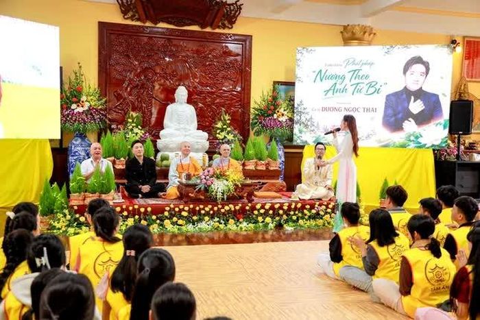 Giao lưu văn nghệ