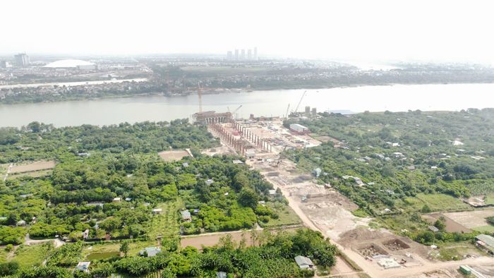  Người dân kỳ vọng quy hoạch sông Hồng hài hòa giữa phát triển đô thị, bảo tồn không gian sống và bảo đảm quyền lợi của cộng đồng dân cư ven sông. Ảnh: Tiến Hào. 