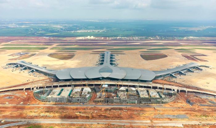 Theo ACV, dự án thành phần 3 sân bay Long Thành, các công trình hàng không thiết yếu có 16 gói thầu xây lắp chính. Trong đó, 4 gói thầu đã hoàn thành, các gói còn lại đang được triển khai. Đến nay, giá trị thực hiện lũy kế của 16 gói thầu thuộc dự án thành phần 3 đạt hơn 85% giá trị hợp đồng.