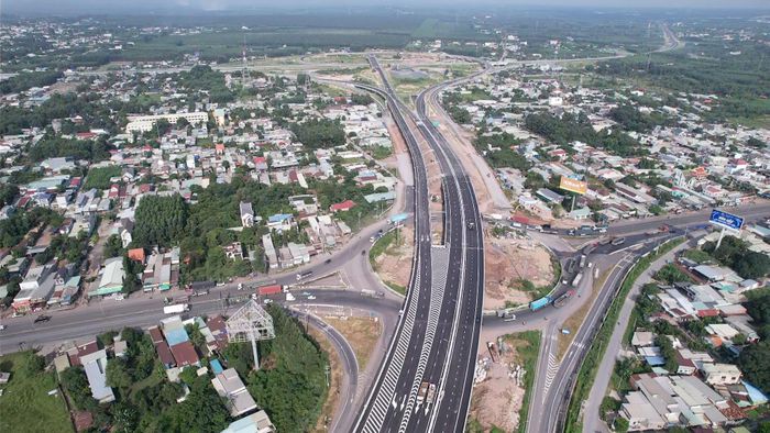 Dự kiến nối thông cao tốc Bến Lức - Long Thành và Biên Hòa - Vũng Tàu trong tháng 10.