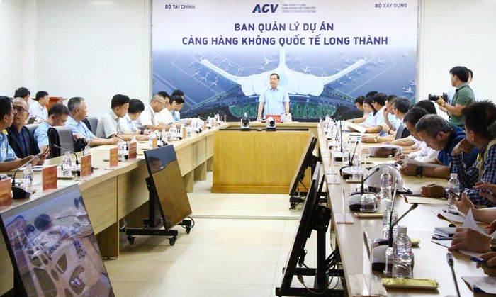 Toàn cảnh buổi làm việc giữa lãnh đạo Chính phủ và các đơn vị về dự án sân bay Long Thành.