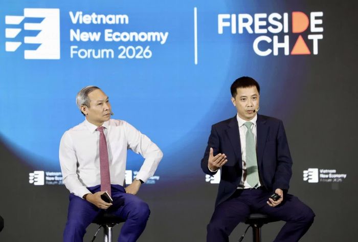 TS Đậu Anh Tuấn trao đổi tại Diễn đàn.