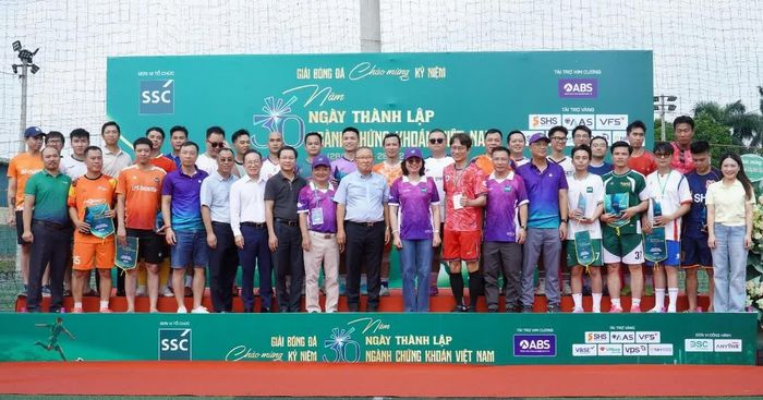 Các đại biểu tham dự khai mạc giải đấu. Ảnh: SSC